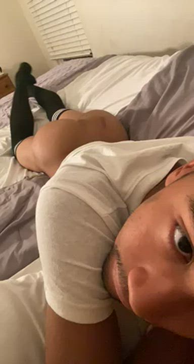 Who tryna fuck me while I record from this angle?