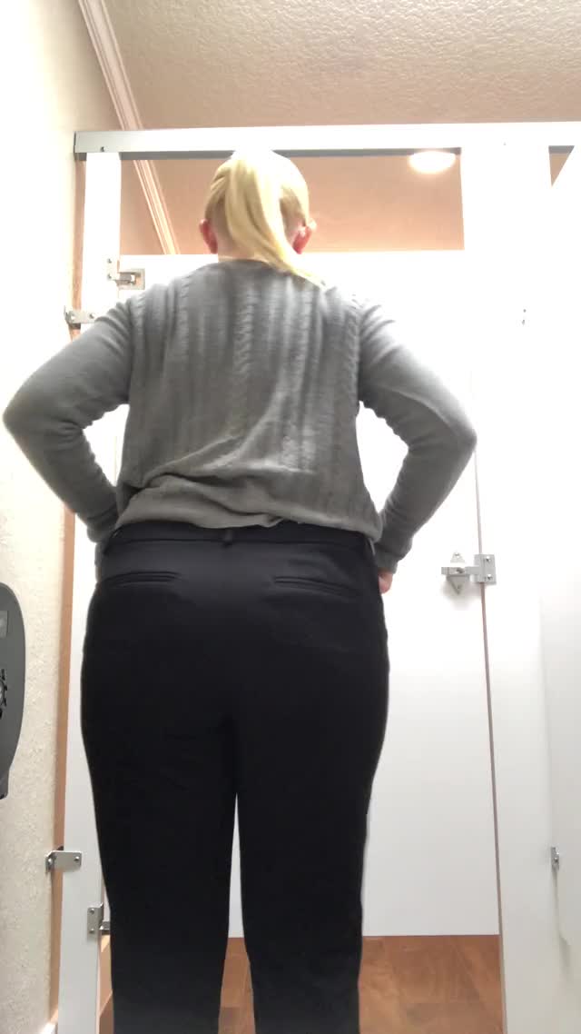 /u/jenn_lyn21 knows how to make work more interesting