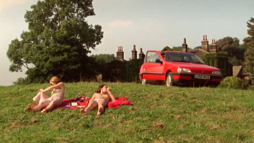 Emily Blunt & Natalie Press (nn) - My Summer of Love (UK2004) - Simply sunbathing