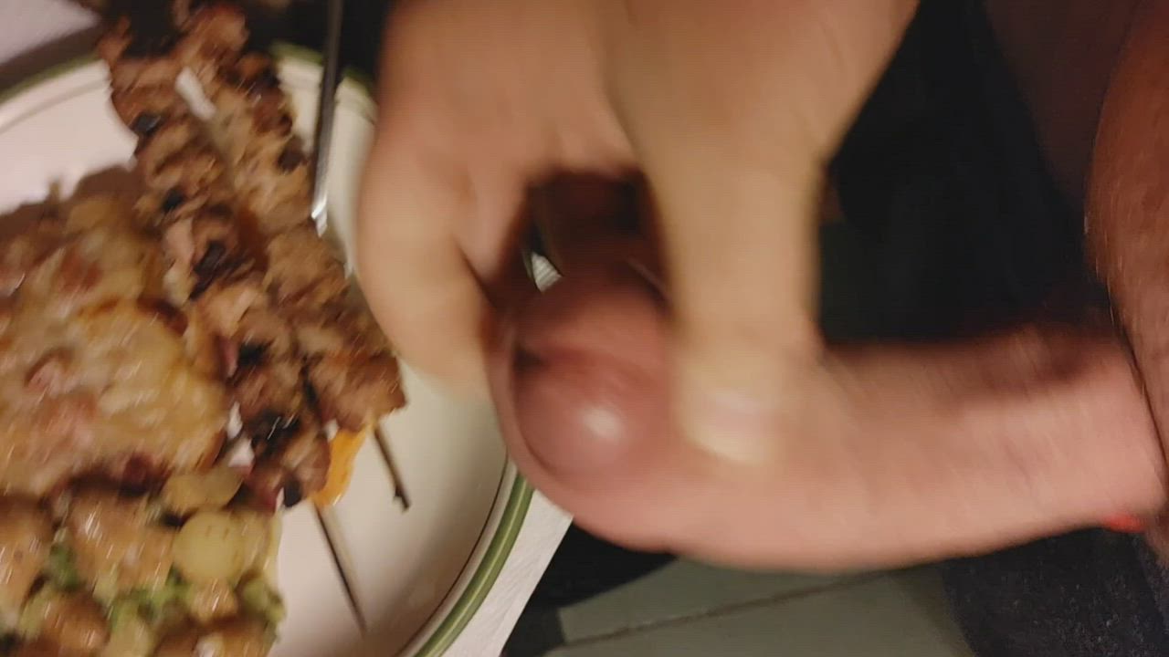 Me chifla que se corran en mi comida 🤤 Comería así todos los días 💦🍝