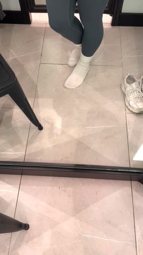 Lulu fitting room lighting >>>
