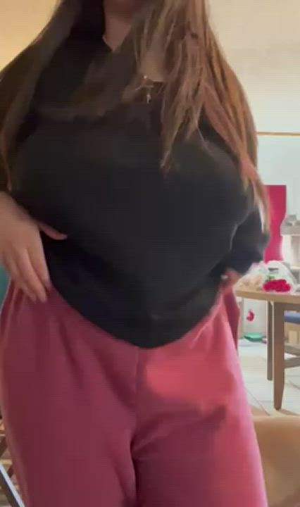 Little strip tease from a thick Latina hot-wife 😊