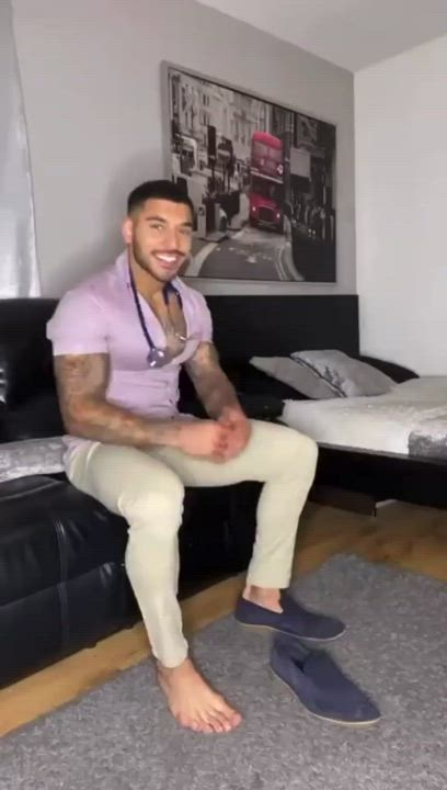 When you're bored at home and decide to do a tik tok.