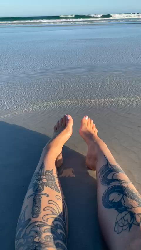beach feet feet fetish latina nails onlyfans tattoo tattooed onlyfans-creators gif