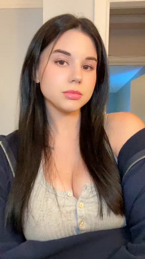 amateur babe big tits boobs busty cleavage cute onlyfans tiktok tits amateur-girls