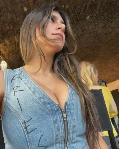 arab fake boobs fake tits huge tits mia khalifa public tits titty drop gif