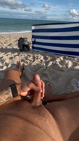 Stroking at the nude beach 🏖️