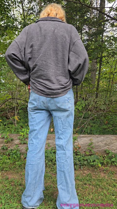 amateur ass milf outdoor peeing pissing public squat wife amateur-girls gif