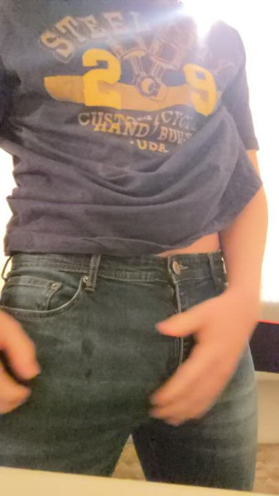 I have a hard time getting it out of my jeans sometimes