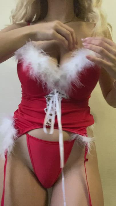 I love to feel the throbbing cock between my tits