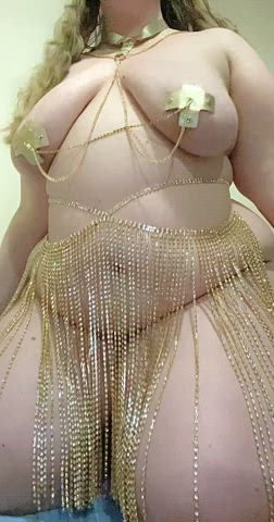 Let’s put all this jiggle into motion 😇 (accidental nip slip, shh 🤫)