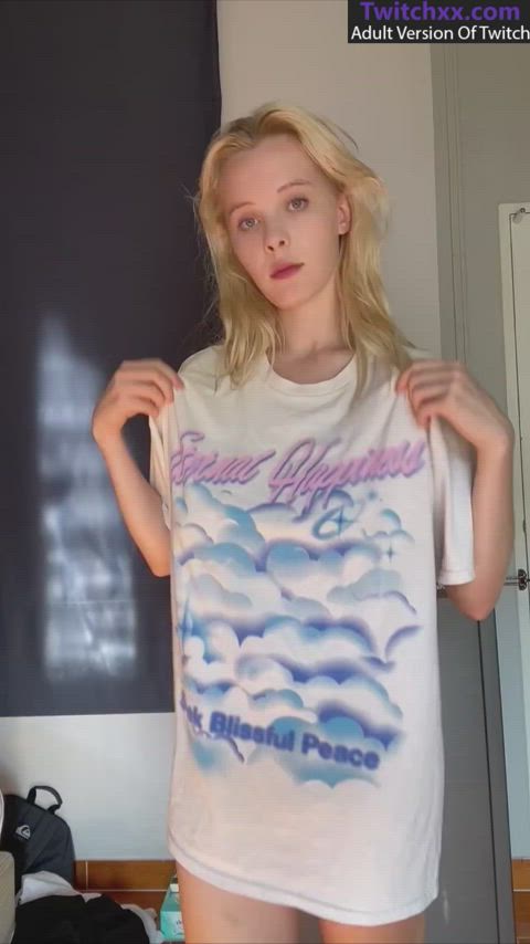 amateur babe big tits model onlyfans petite teen tiktok titty drop gif