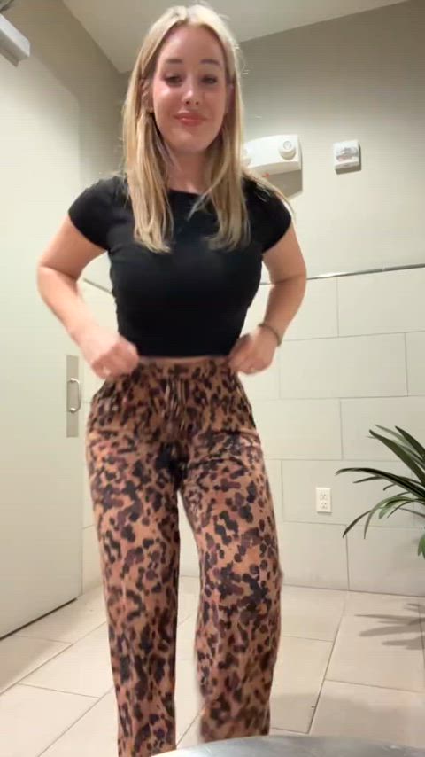 ass big ass blonde jiggling pawg tiktok gif