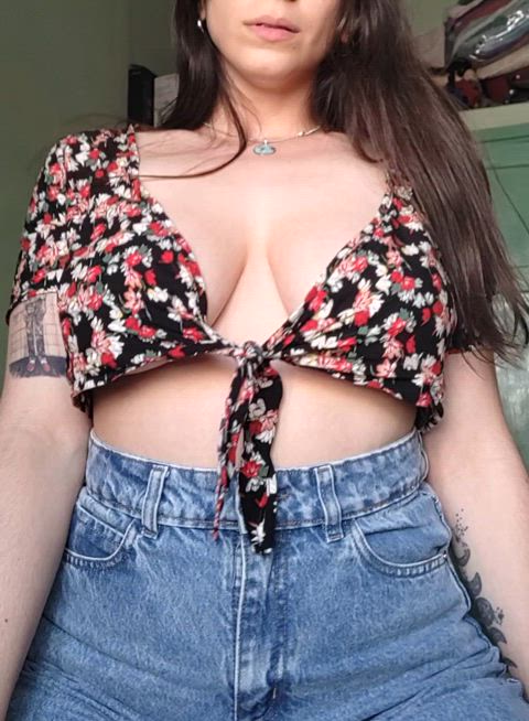 big tits natural tits underboob just-boobs gif