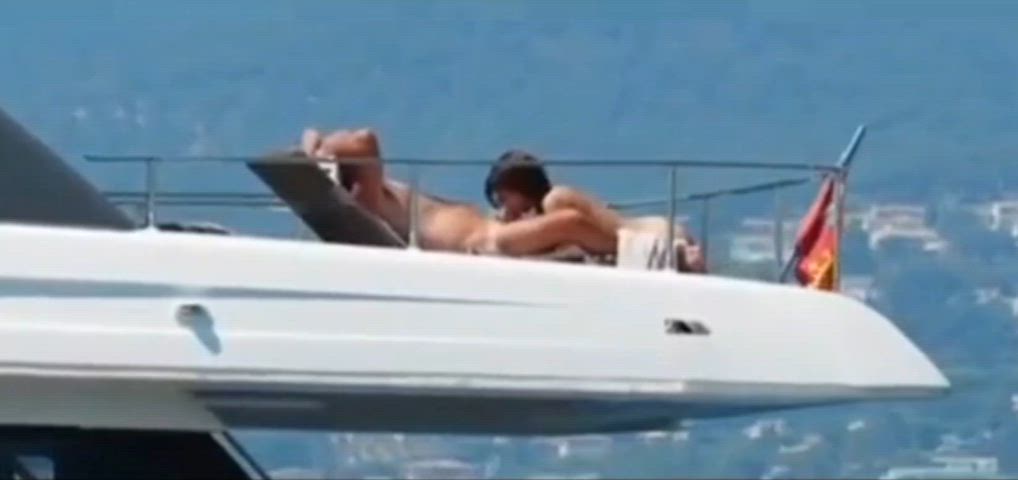 blowjob boat motorboating public sneaky r/caughtpublic blowjobs gif