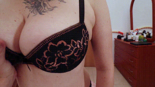 Wednesday day boobs 💔