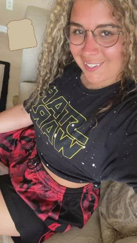 australian babe dancing gamer girl glasses jiggling shaking tanlines turkish gif