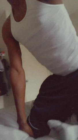 (19) my roommate keeps complimenting my ass, should i send this to him?