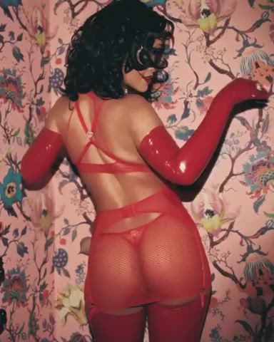 Rihanna is so damn sexy