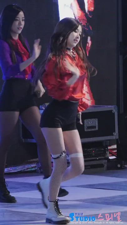 Rosé is hot af 🥵🥵🥵