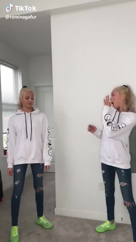 How many siblings do u have? #dancebattle #withmyself #comedy #clonetransition #twins