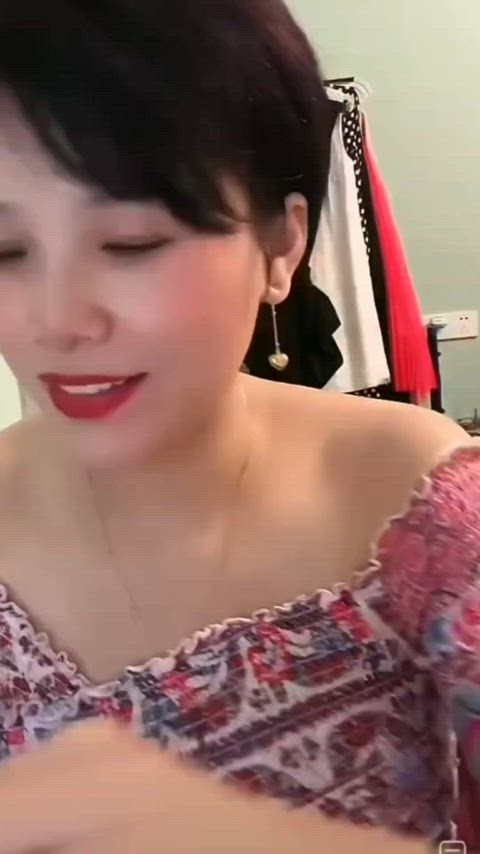 The girl did not notice how her breasts fell out