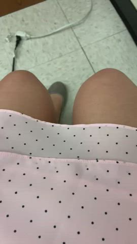 flashing pussy upskirt gif
