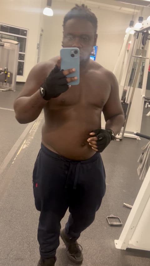 bear black bulge bulgexxl ebony gay gym exposed-in-public gay-muscle gif