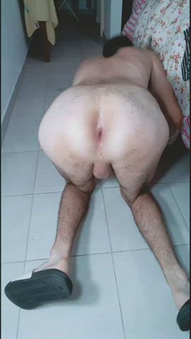 huge winking gape