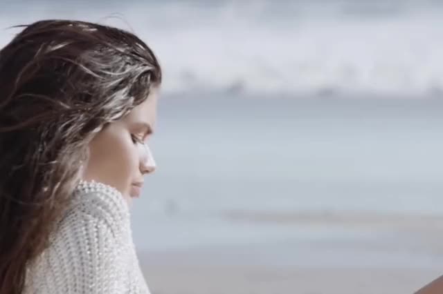 Sara Sampaio - Glamour TV #2