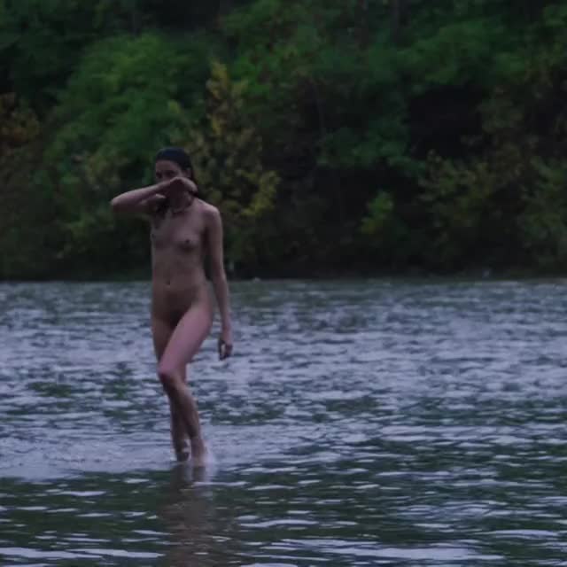 Margaret Qualley fully nude in Donnybrook