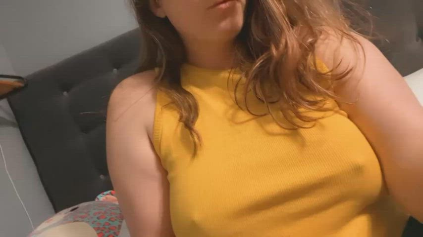 Hotwife + Natural tits + a good ❤️= 25% OFF. Come play with me 🥰🥰