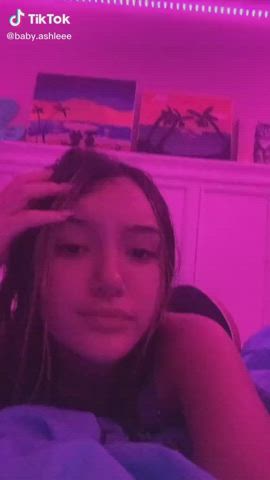 18 years old babe big ass boobs cute natural tits pretty teen tits gif