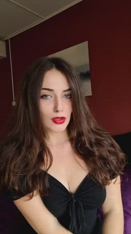 brunette cuckold feet fetish fetish findom goddess lipstick loyalfans mistress gif