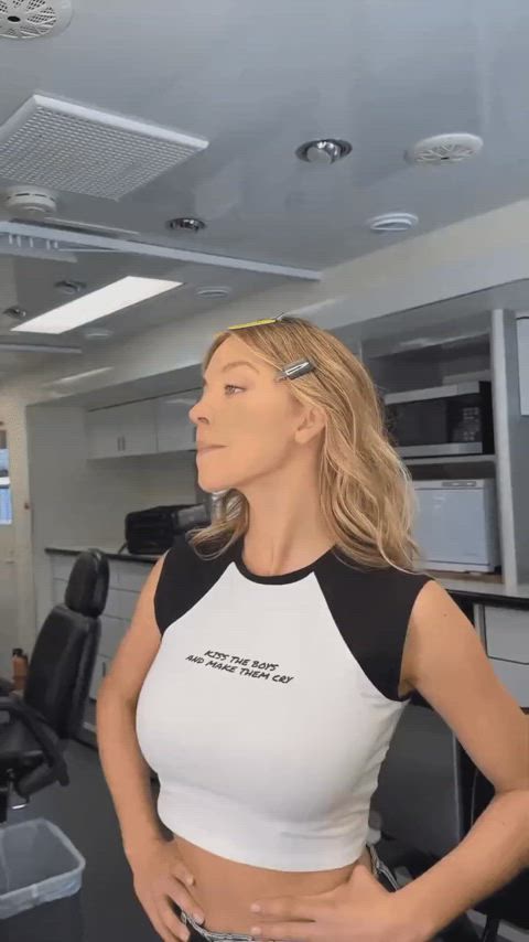 sexy sydney sweeney belly gif