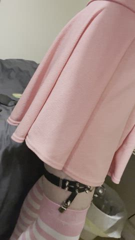 girlfriend’s out of town but still controls what i wear around the house ?✨