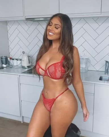 Big tits Persian slut Anna Vakili undressing