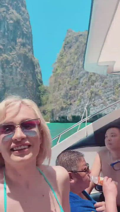 Scarlett Bordeaux in her legendary blue bikini again