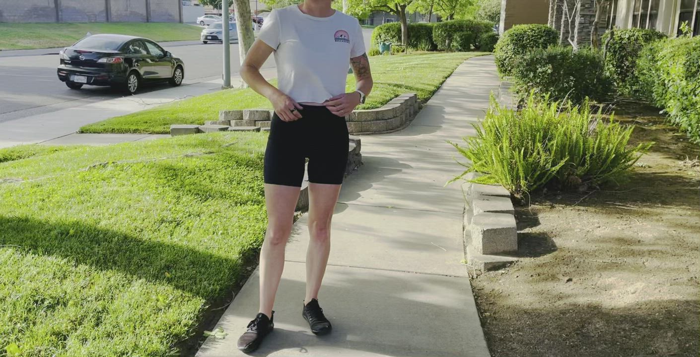 Flashing for you girls and guys outside the dentist across from the drive through
