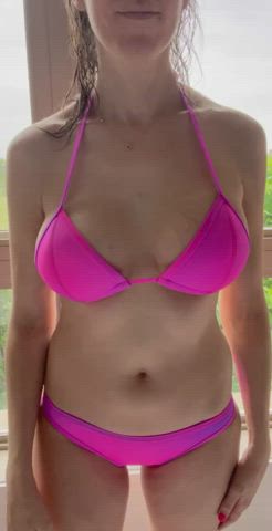 Hot mom’s bikini, yay or nay?