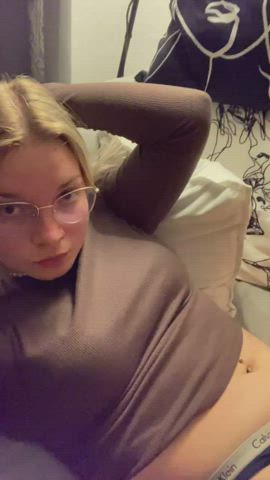 body teen thick adorable-porn cam-girls curvy petite tiny-tits gif