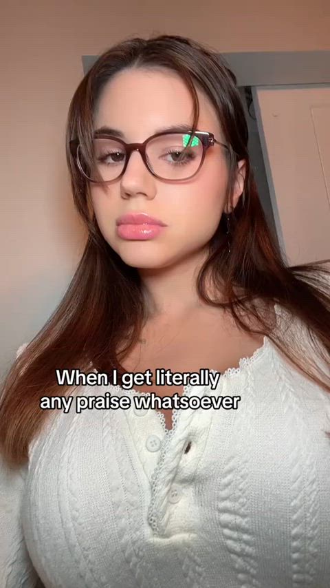 amateur babe big tits boobs cleavage cute glasses onlyfans tiktok tits amateur-girls