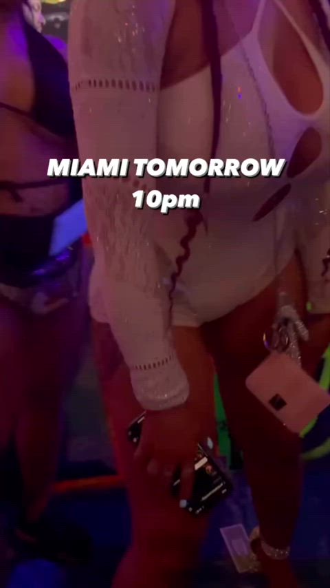 bent over big ass twerking gif