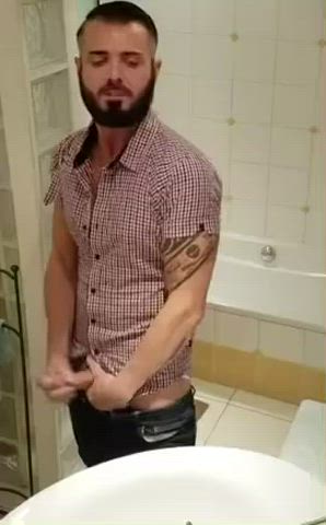 [36] Jerking off in the bathroom while my kids and wife are in the other room😈