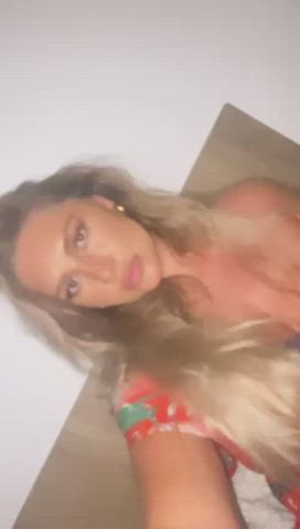 [Gif] May I offer you myself instead of dinner?