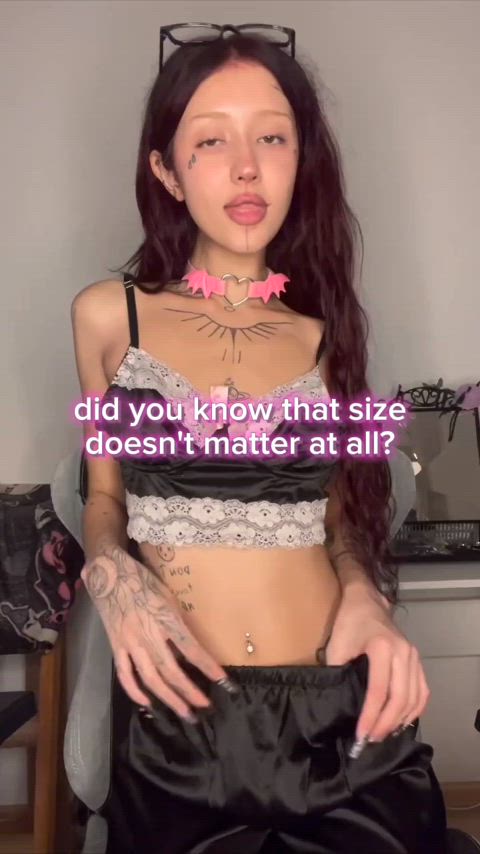 amateur ass cute glasses sexy tattoo teen amateur-girls goth-girls gif