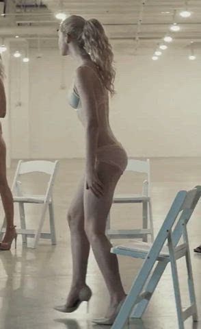 blonde elle fanning heels ponytail gif