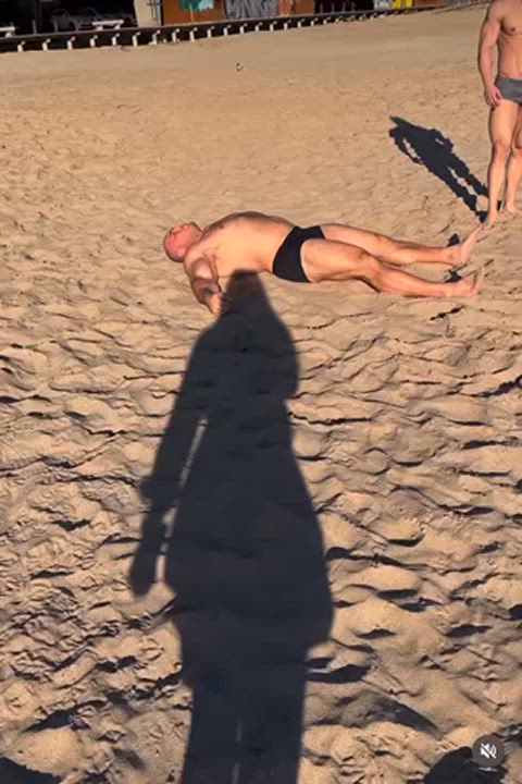 Muscle bear rolling around in the sand 😋😋😋