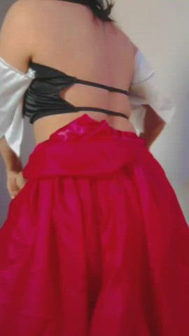 Only the ass of this Little Red Riding Hood is enough to tame the wolf 🔥 free