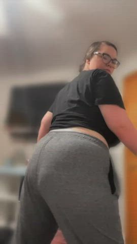 I can’t twerk, so here’s a little booty wiggle